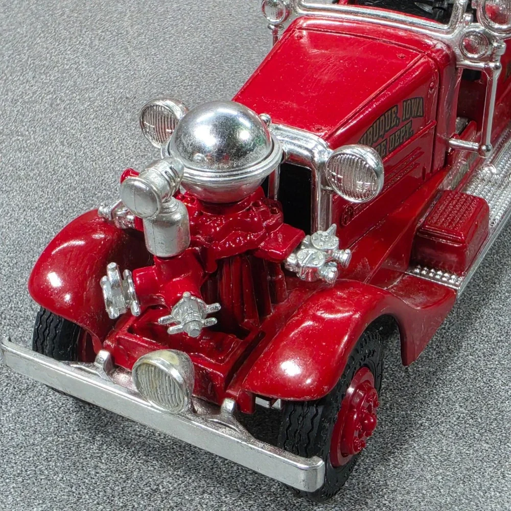 Signature Models Fire Truck Dubuque Iowa Pumper Unit Red Good Diecast 1/43